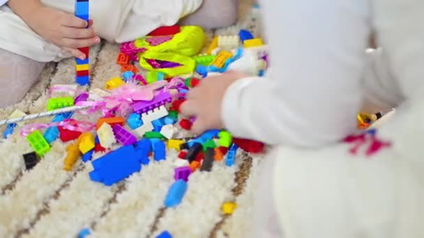 Child playing with toy cubes — Stock Video