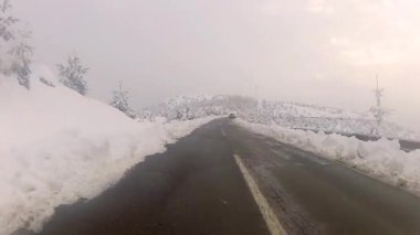 Karda araba kullanırken