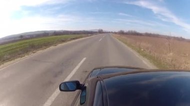 siyah spor araba kullanmak