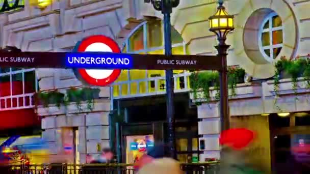 Úžasný Londýn Picadilly cirkus podzemní znak — Stock video
