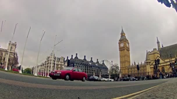 Tráfico de coches en Londres — Vídeo de stock