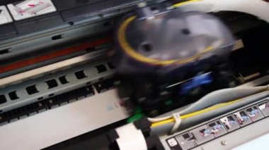 Geniş format dijital yazıcıda