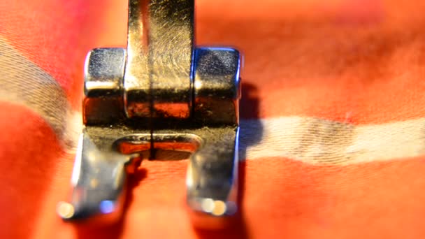 Outil à coudre et tissu coloré 