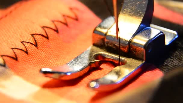 Machine à coudre partie de travail avec tissu coloré .