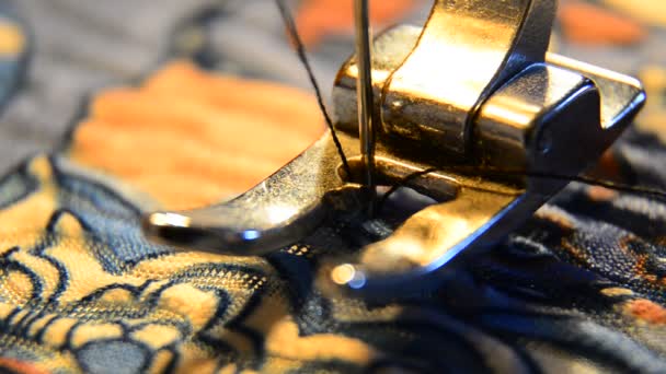 machine à coudre et vêtement