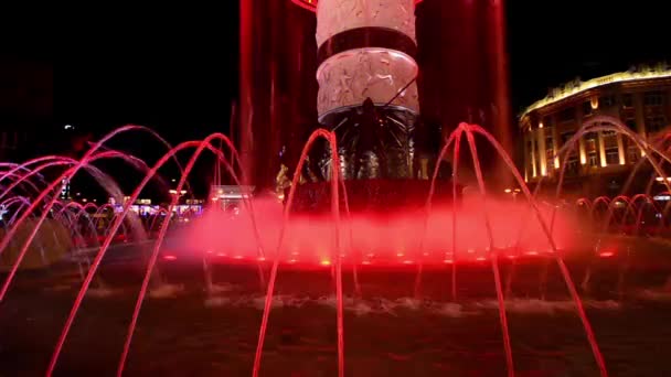 Fuente de agua iluminada abstracta — Vídeo de stock