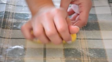 geleneksel İtalyan yemeği hazırlamak