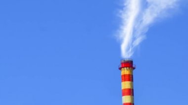 büyük bacadan atmosfere yayan