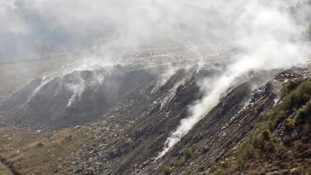 Humo en vertederos — Vídeo de stock