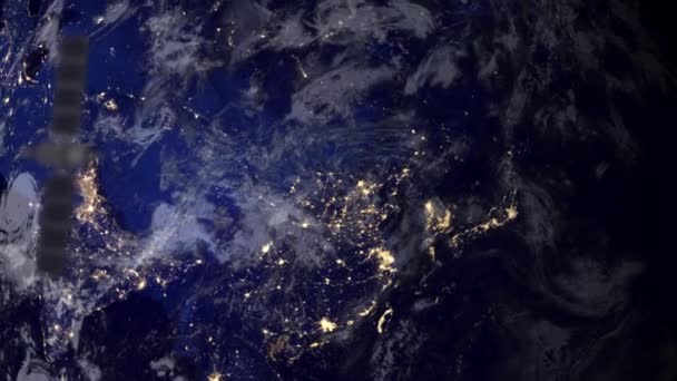 Satélite de telecomunicaciones sobre Asia parte de la tierra — Vídeo de stock