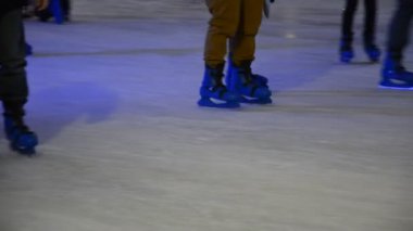 kalabalık kamu buz pateni pisti, buz patenciler