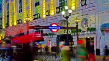 Piccadilly circus Londra yeraltı ile
