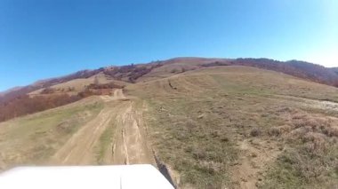 Makedonya tozlu dağ yolunda ralli