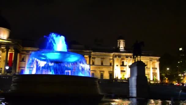 Londra Ulusal Galeri ve trafalgar Meydanı Çeşmesi — Stok video