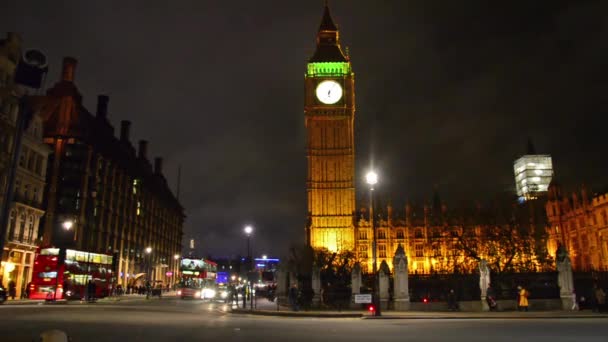 Traffic jam near London Westminister House of Parlament — Stock Video