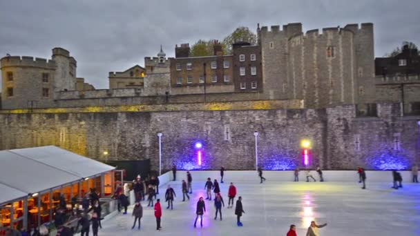 Twilight ice skating scene on the ice rink at Tower of London — Stock Video