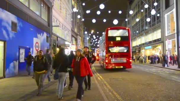 Оксфорд-стрит ночью перед Рождеством Лондон, Великобритания — стоковое видео