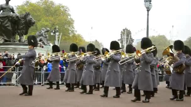 Ceremonia de cambio de guardia en Londres — Vídeos de Stock