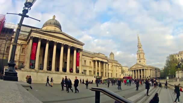 Trafalgar Square und Nationalgalerie in London — Stockvideo