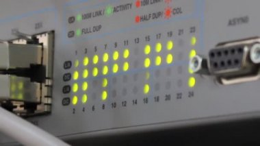 hub ve kabloları ile yanıp sönen ışık