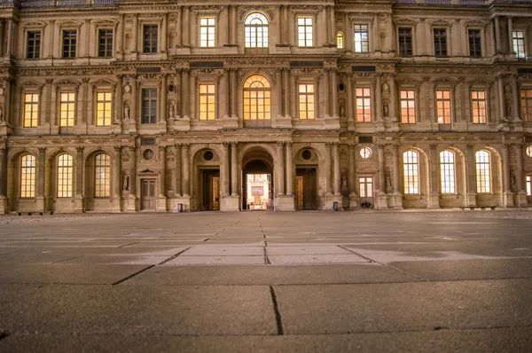 Windows at night in cour carre paris — Stock Photo, Image