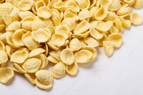 Pasta Orecchiette Amarilla Sobre Mesa Madera —  Fotos de Stock