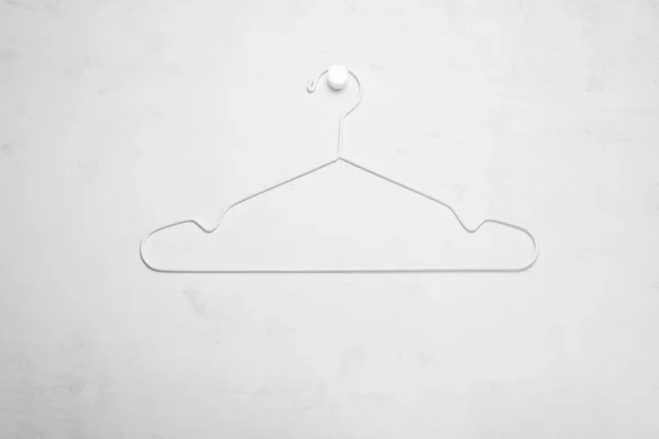 White Steel Clothing Hanger Wooden Wall Display — Stock fotografie