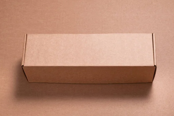 Arka Planda Kahverengi Karton Kutu — Stok fotoğraf