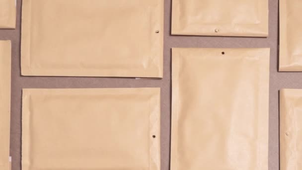 Beaucoup Enveloppes Courrier Brun Pour Les Colis Mouvement — Video