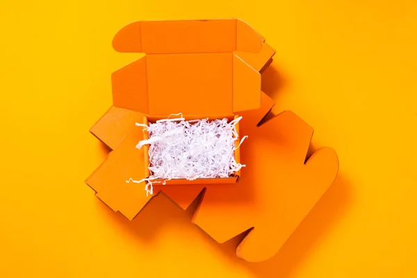 Orange Cardboard Box White Shredded Paper Filler — Stockfoto
