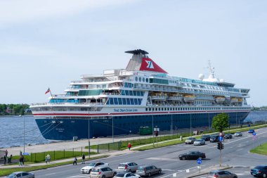 Riga, Letonya, 22 Mayıs 2022, Riga limanında yolcu gemisi.