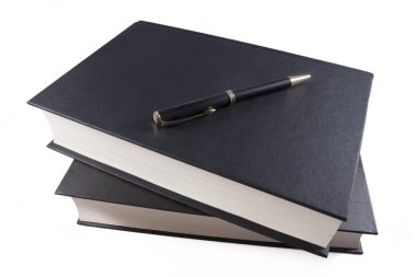 yığın kitap topu kalem ile