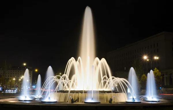 Fonte à noite na rua La Castellana Madrid Espanha — Fotografia de Stock