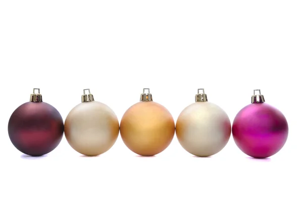 क्रिसमस बॉल सफेद पृष्ठभूमि पर अलग — स्टॉक फ़ोटो, इमेज