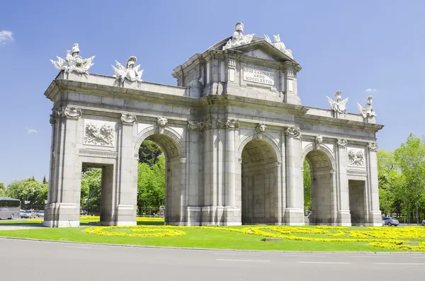 Puerta de Alcalá, Madrid, España. Famoso hito español —  Fotos de Stock