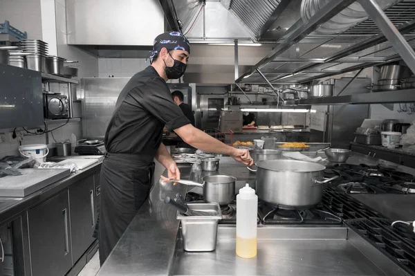 Chef cooking in modern industrial kitchen. — Stock Photo, Image