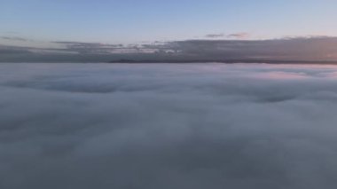 Bulutların üzerinde uçarken