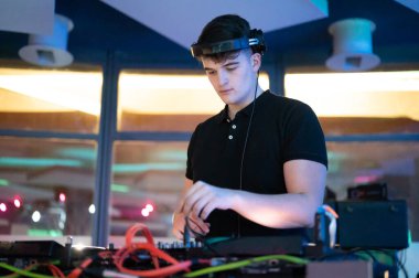 deejay parti karıştırma