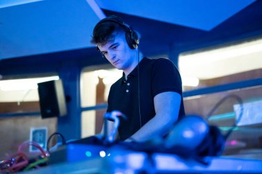 deejay parti karıştırma