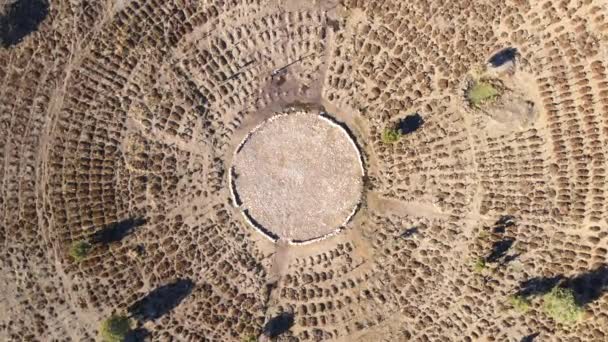 Vue aérienne de la cimenterie de Sad Hill, un emplacement de l'une des scènes du film Le bon, le laid et le mauvais. Province de Burgos, Espagne. Images 4k de haute qualité — Video