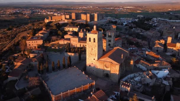 Вид с воздуха на средневековую деревню Трухильо, Эстремадура, Испания — стоковое видео