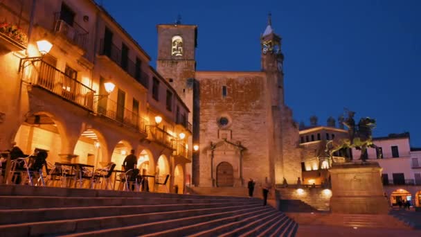 Place principale de Trujillo au crépuscule. Célèbre village médiéval dans la province de Caceres, Espagne — Video