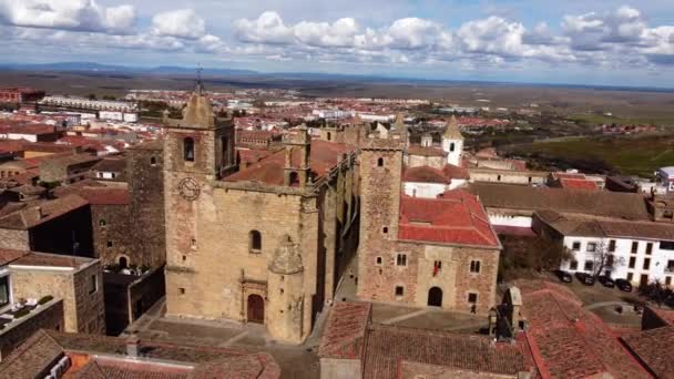 Aerial view of Caceres, Unescon maailmanperintökohde Extremadurassa, Espanjassa. — kuvapankkivideo