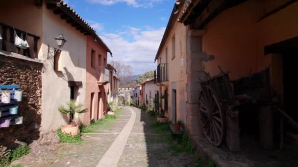 スペイン、エクストレマドゥーラ州カセレス県グラナディラの放棄された村. — ストック動画
