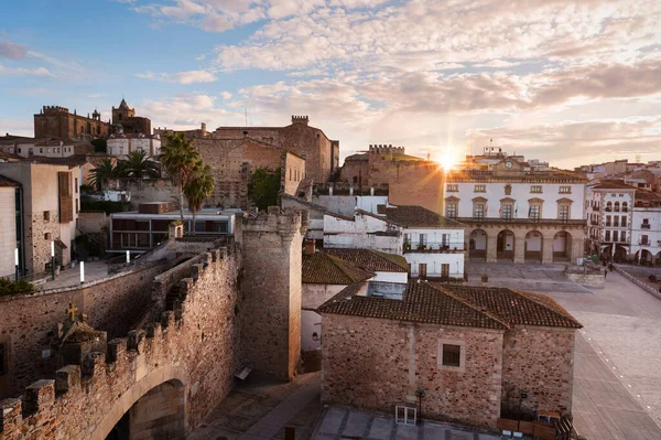 中世纪城市Caceres的风景日落，西班牙. — 图库照片