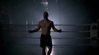 Boksör boks ringde ip atlama