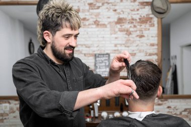 Kuaför dükkanında çalışmak