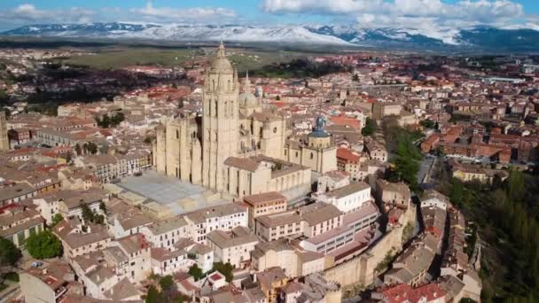 Flygfoto över Segovia stadsbild, känd turistmål i Kastilien och Leon, Spanien. Högkvalitativ 4k-film. — Stockvideo