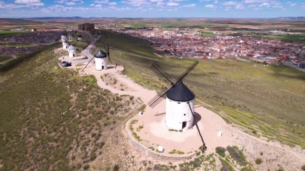 Aerial view of Don Quixote windmills in Consuegra, Toledo, Spain. — стоковое видео