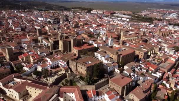 Widok z lotu ptaka Caceres, Światowe dziedzictwo UNESCO w Extremadura, Hiszpania. — Wideo stockowe